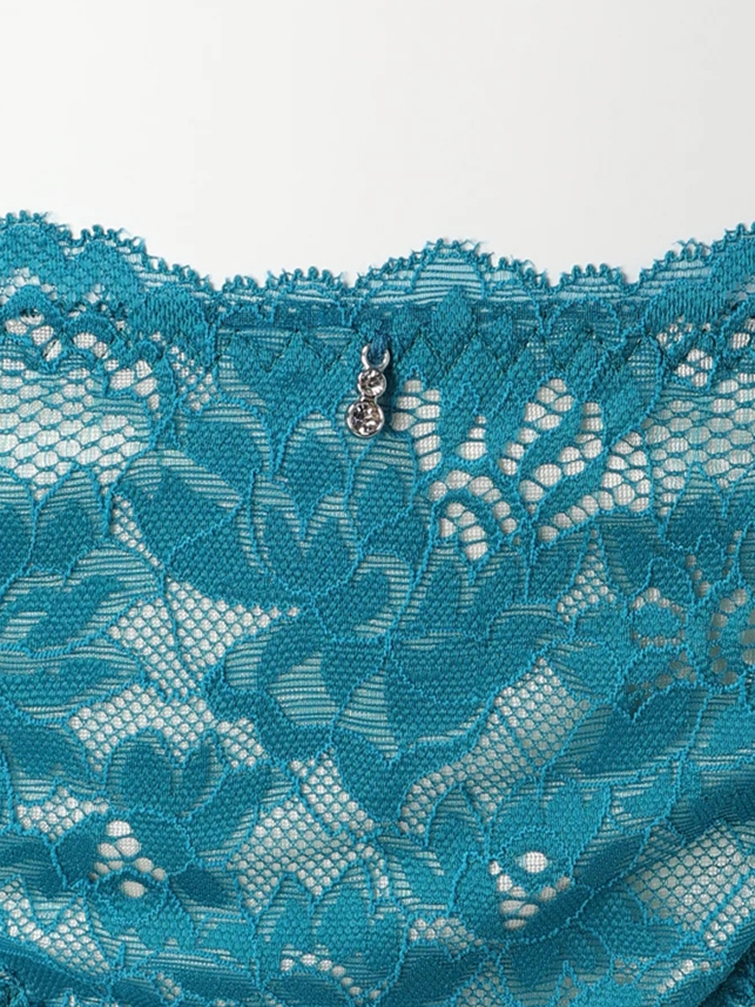 D85-I95]ストリングデザインブラ＆ショーツ(モールドカップ)（大きい