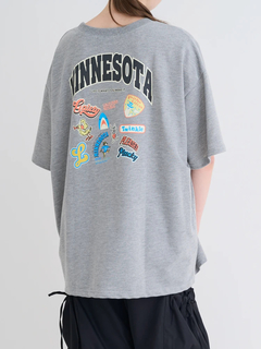 Re-J＆SUPURE(リジェイ＆スプル) |ミニ裏毛ワッペン風プリントTシャツ