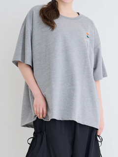 Re-J＆SUPURE(リジェイ＆スプル) |ミニ裏毛ワッペン風プリントTシャツ