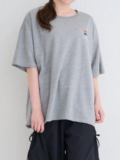Re-J＆SUPURE(リジェイ＆スプル) |ミニ裏毛ワッペン風プリントTシャツ
