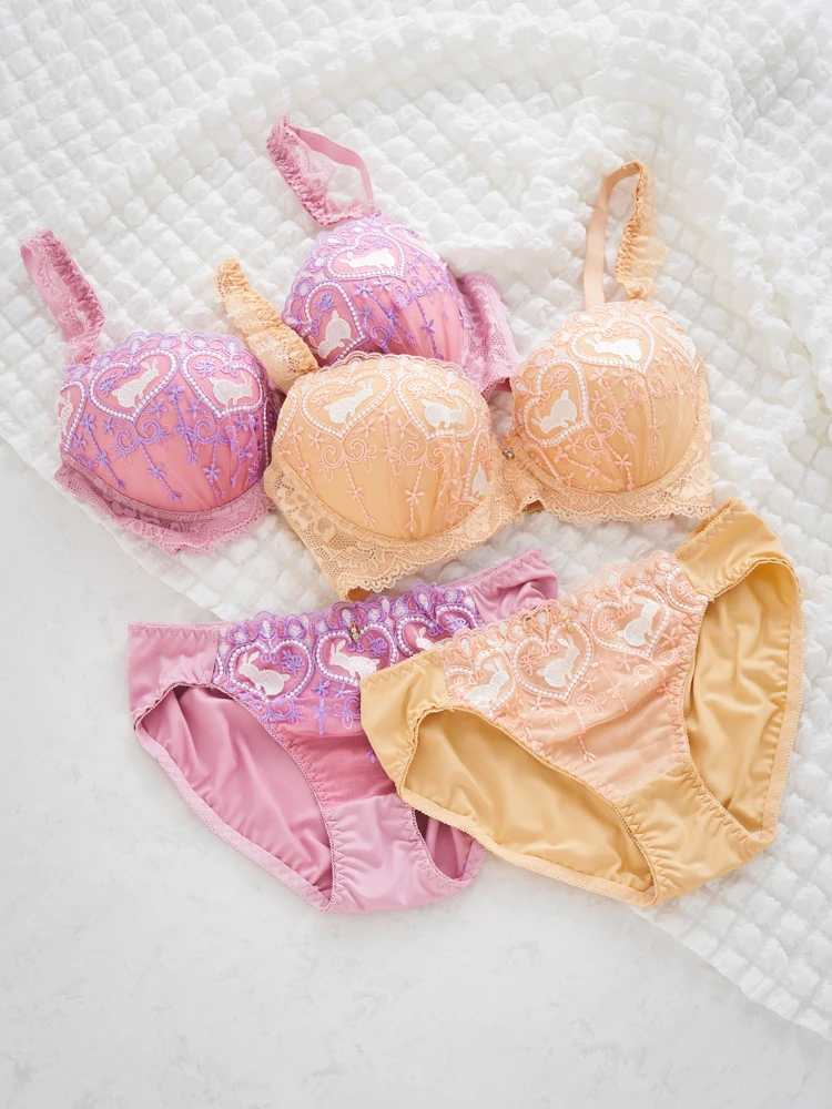 D85-H95]ウサギ刺しゅうソフトワイヤーブラ＆ショーツ(モールドカップ