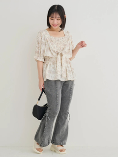 Re-J＆SUPURE(リジェイ＆スプル) |【WEB限定】花柄シャーリングリボンブラウス