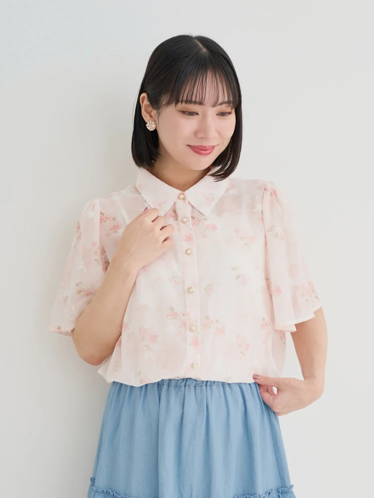 フリル付き花柄ブラウス（薄いピンク） 刺繍風プリント花柄ブラウス（大きいサイズ・ぽっちゃり女子向け