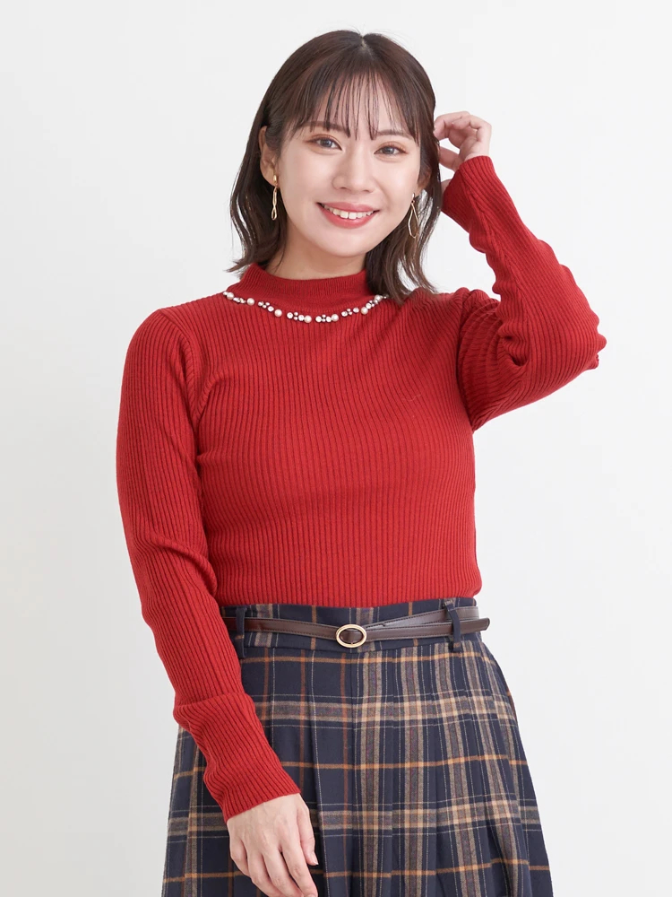 プチハイネックビジュー付きニットトップス（大きいサイズ・ぽっちゃり