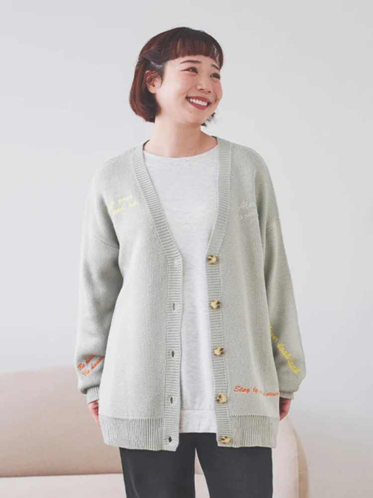 カラーロゴ刺繍カーディガン（大きいサイズ・ぽっちゃり女子向け