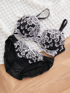 Re-J＆SUPURE(リジェイ＆スプル) |[D85-I95］フラワーブーケレースブラ＆ショーツ(モールドカップ)