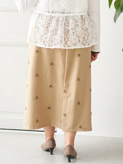 Re-J＆SUPURE(リジェイ＆スプル) |【Sasaki Mikiコラボ】フラワー刺繍ナロースカート