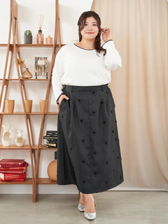 Re-J＆SUPURE(リジェイ＆スプル) |【Sasaki Mikiコラボ】フラワー刺繍ナロースカート