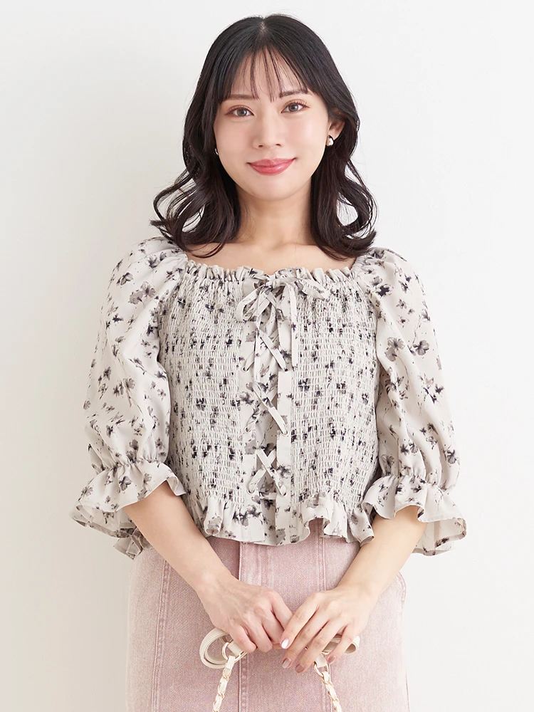 花柄シャーリングレースアップブラウス（大きいサイズ・ぽっちゃり女子 