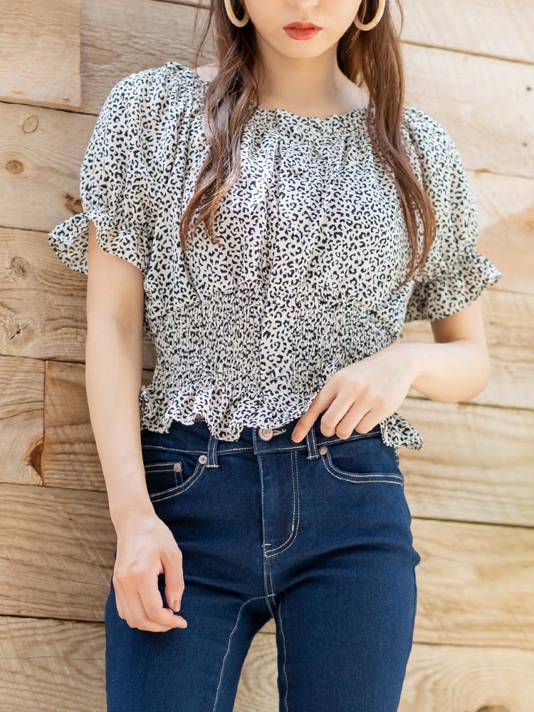 レオパード柄シャーリングブラウス シャツ ブラウス ベージュ オフホワイト 公式 クール セクシーのレディースファッションブランドdaisy Merry Cool デイジーメリークール