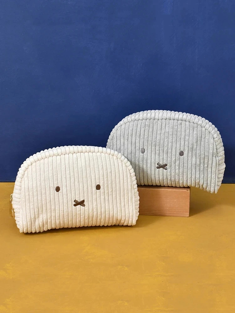 miffy おかおコーデュロイラウンドポーチ【ミッフィー】ベージュ miffy おかおコーデュロイラウンドポーチ【ミッフィー】ベージュ