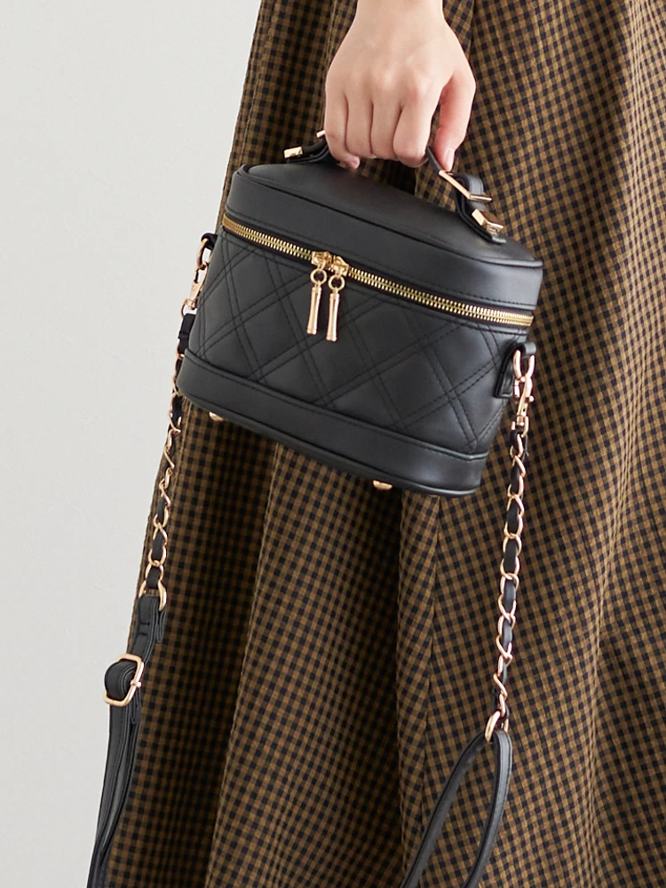 Riu バニティバッグ Quilting vanity bag black 30%OFF】quilting vanity bag～ｷﾙﾃｨﾝｸﾞﾊﾞﾆﾃｨﾊﾞｯｸﾞ | flower／フラワー