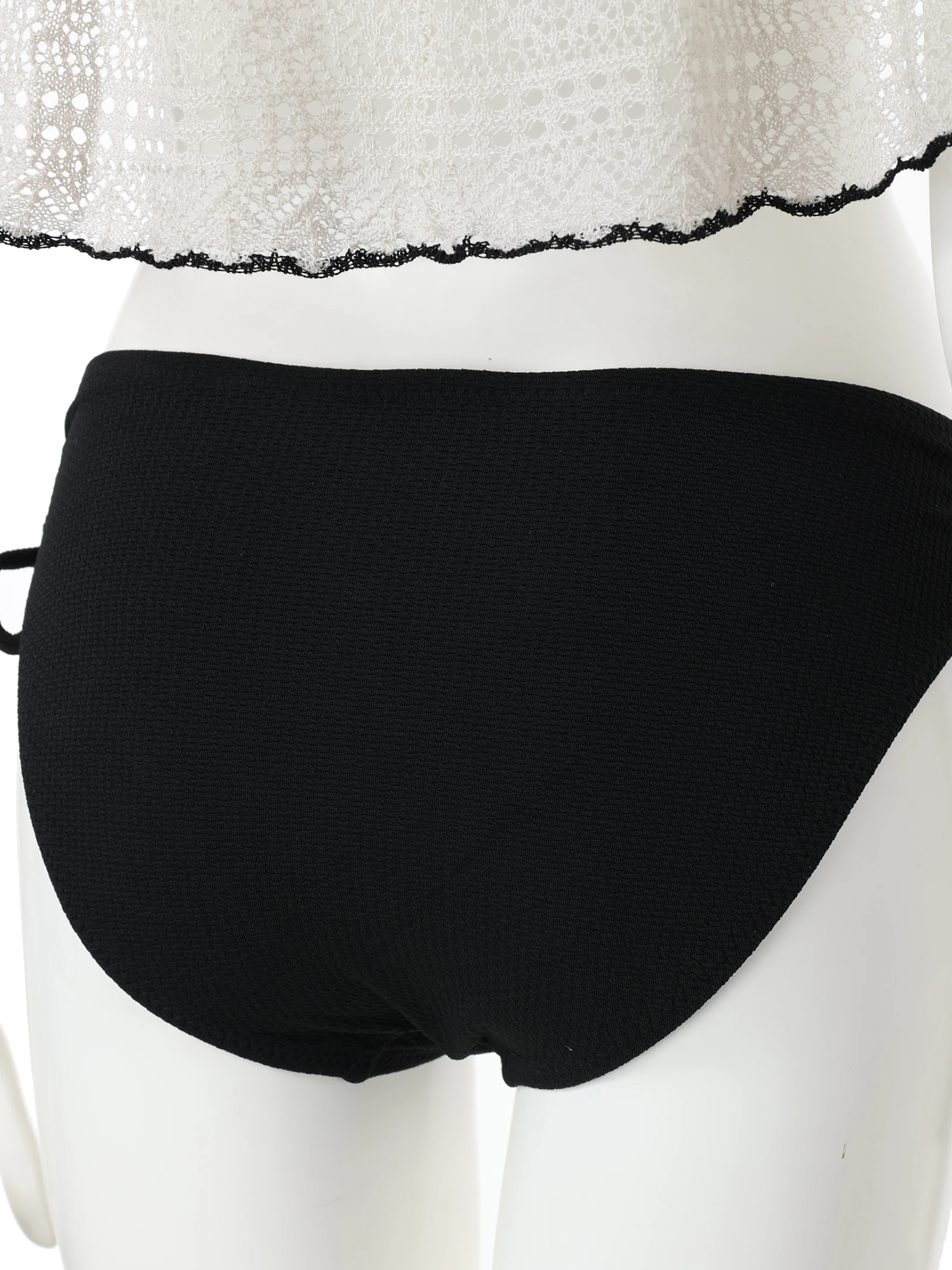 透かし編みニットオフショルダービキニ（水着プロパー｜白・黒