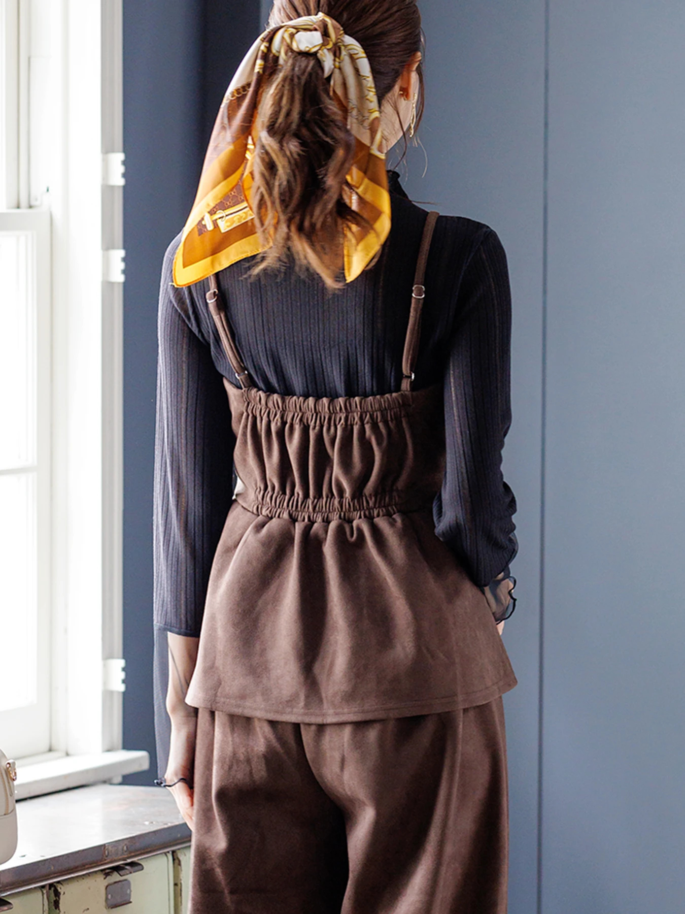 SET]スエードポンチレースアップキャミソール×ワイドパンツ / LUDIC