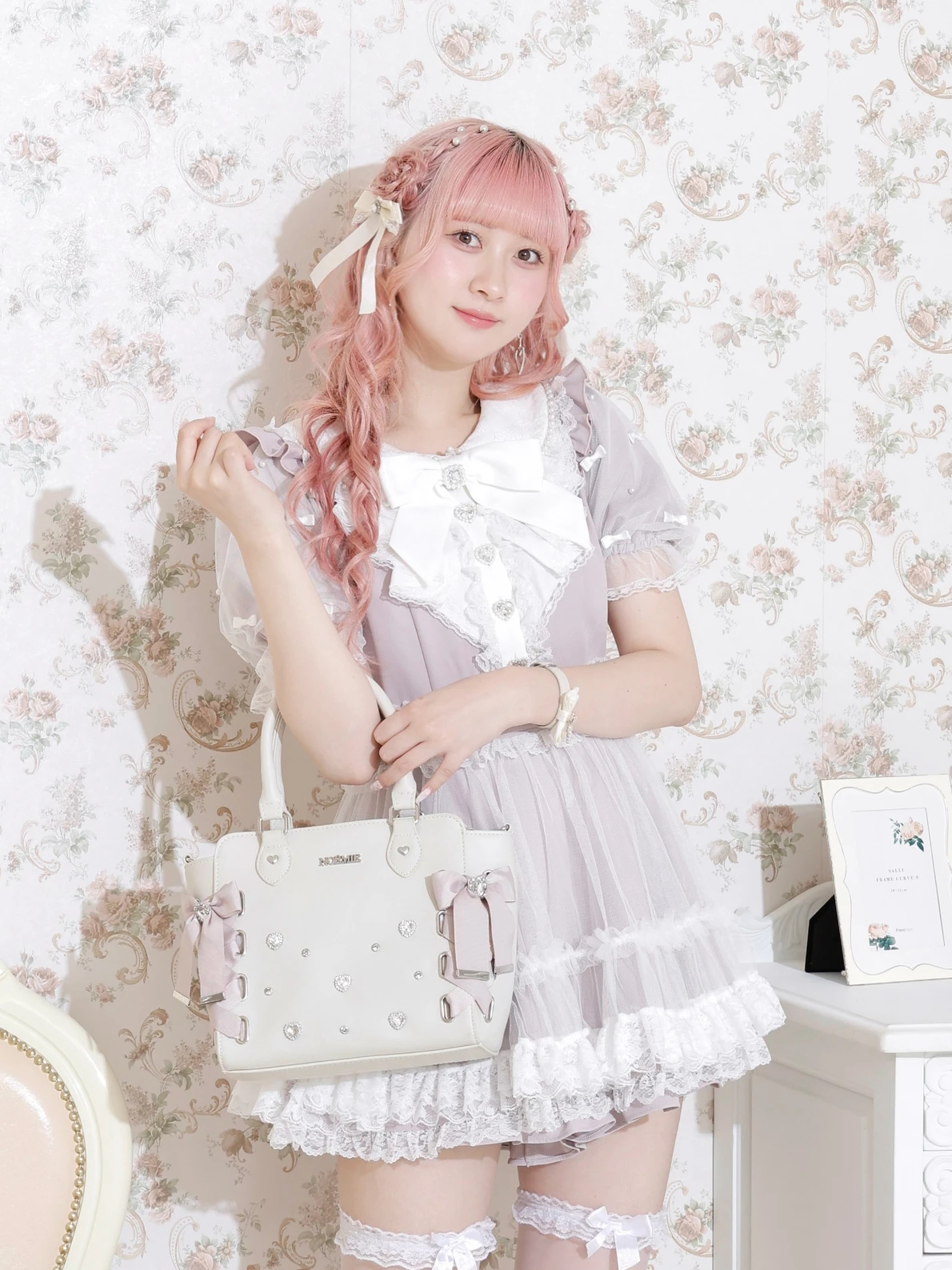 VALENTINO ビジューバッグ　ショルダーバッグ　パーティーバッグ　レース VALENTINO ビジューバッグ ショルダーバッグ パーティーバッグ レース