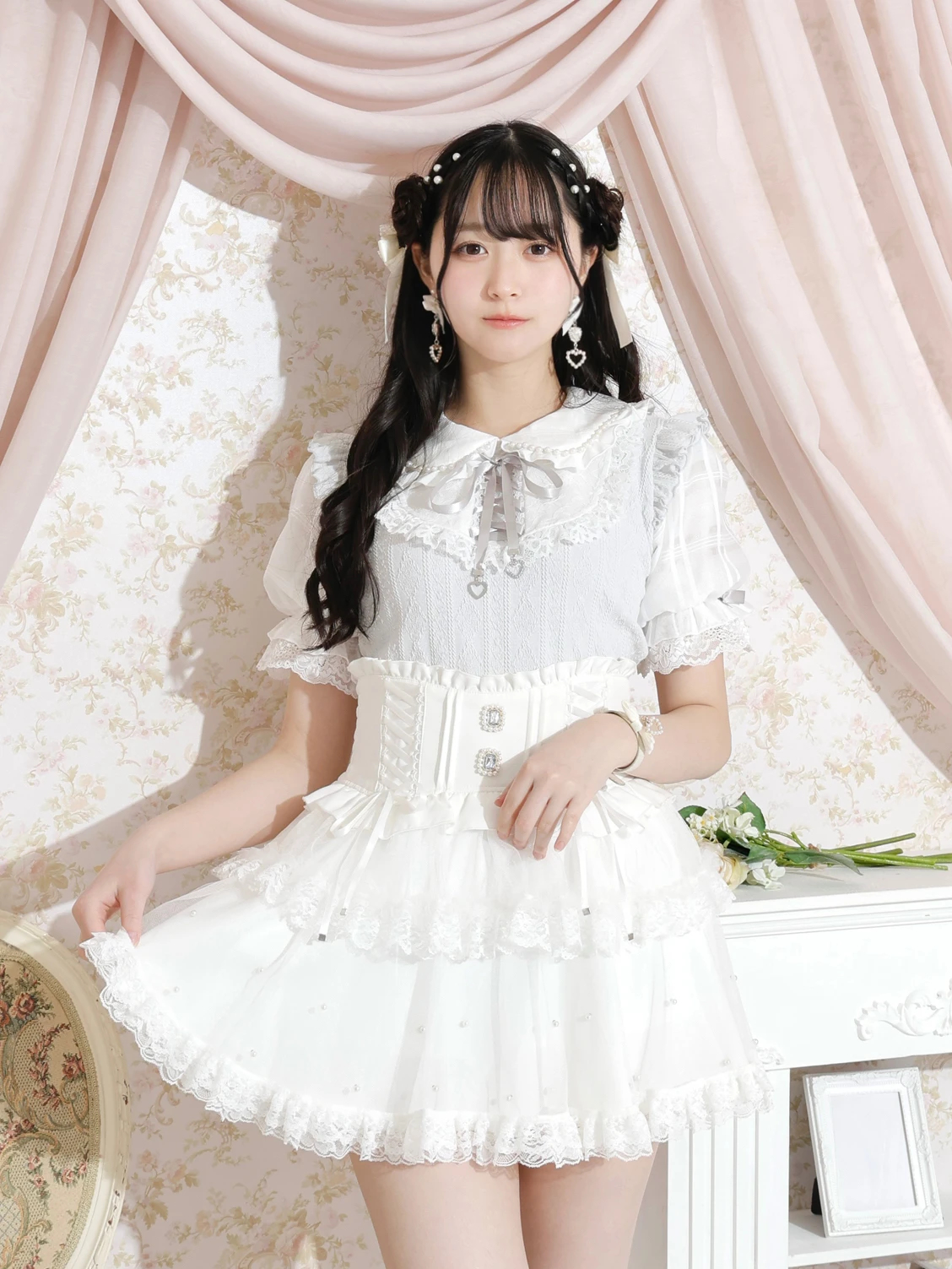 お嬢さんバックレースアップチョーカーネックカットソー