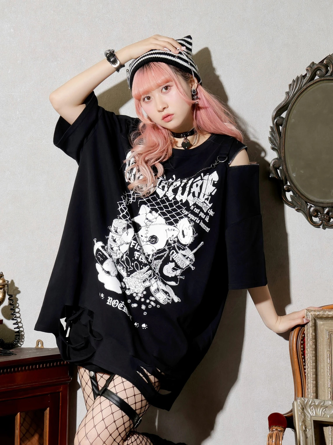 NOEMIE　サブカル系　Tシャツ 病みねこチェーンダメージユニセックスTシャツ（カットソー・T