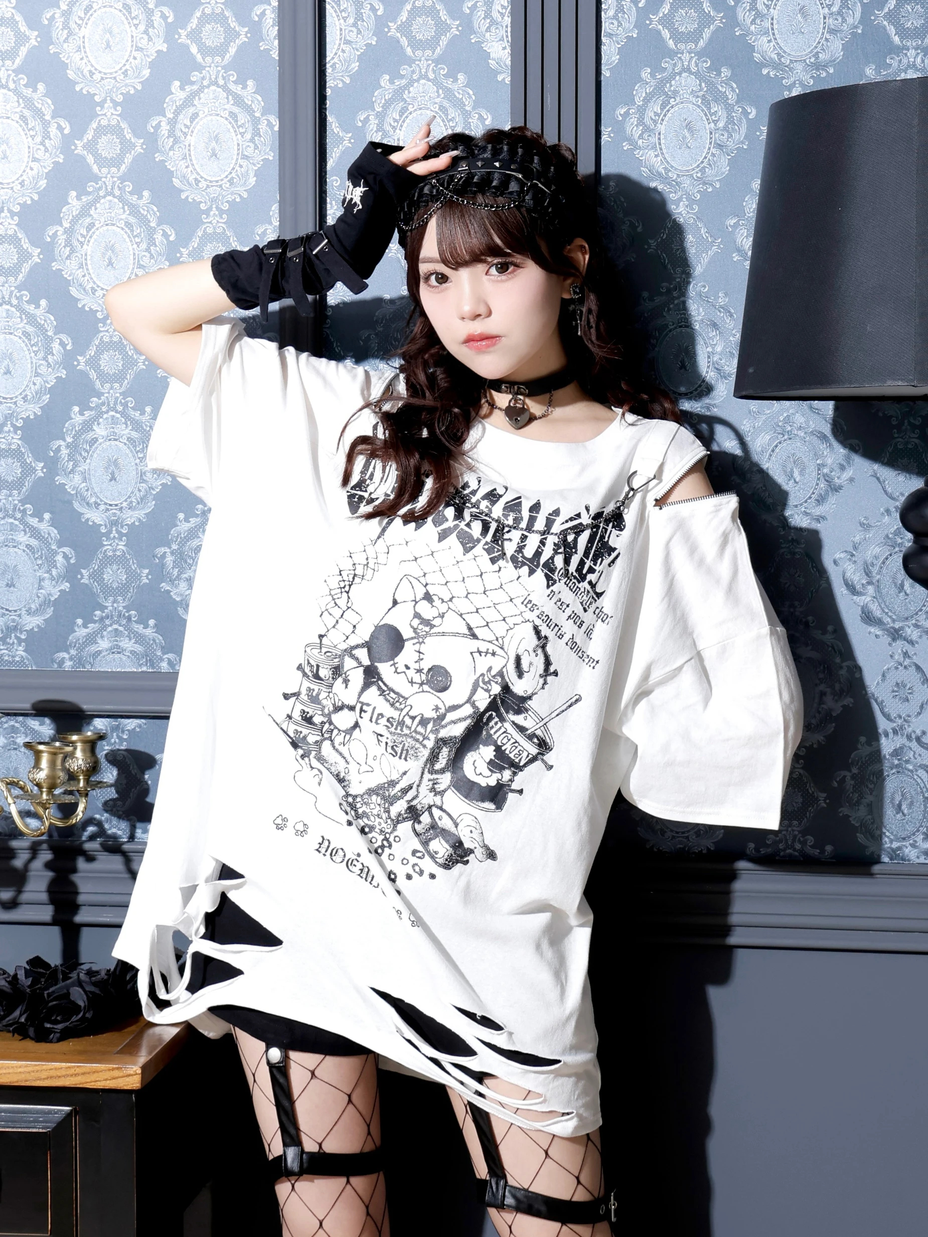 病みねこチェーンダメージユニセックスTシャツ（カットソー・T