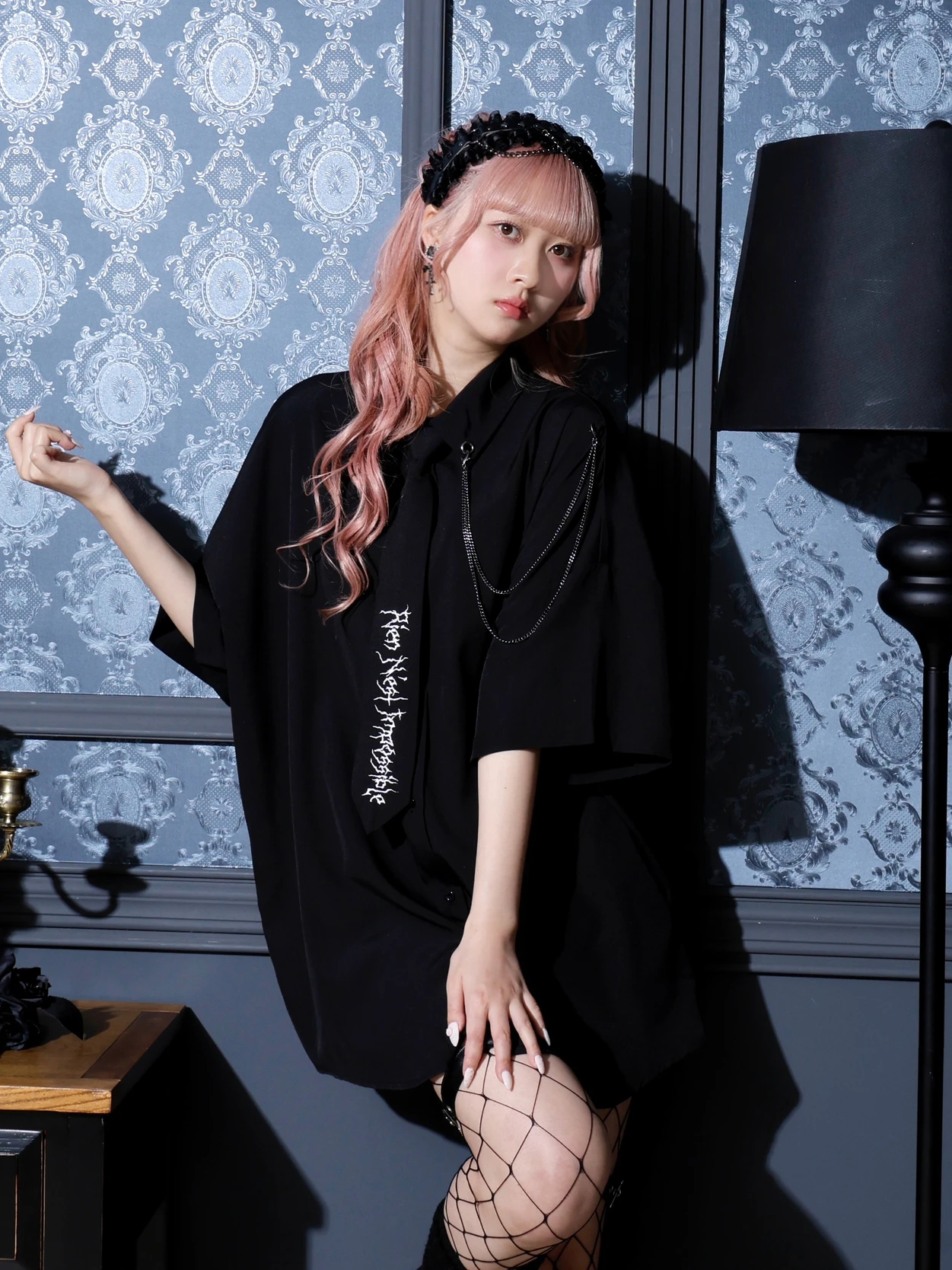 ネクタイ付きユニセックス5分袖シャツ（チュニック｜黒・オフホワイト