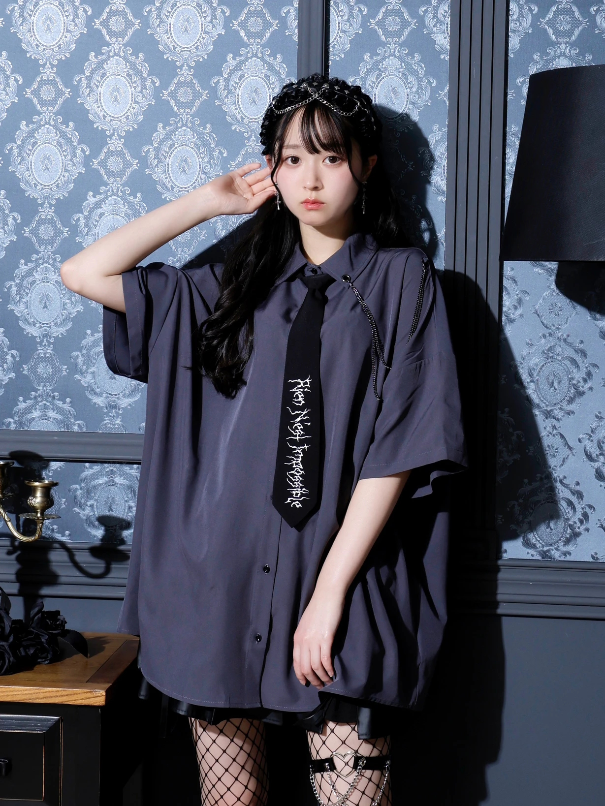 ネクタイ付きユニセックス5分袖シャツ（チュニック｜黒・オフホワイト