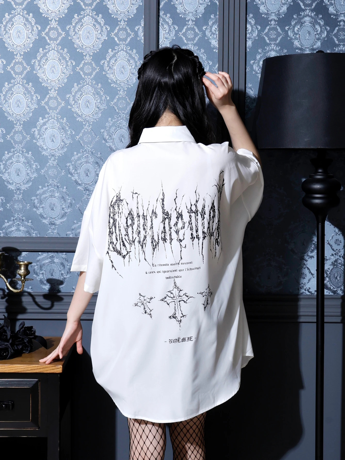 ネクタイ付きユニセックス5分袖シャツ（チュニック｜黒・オフホワイト