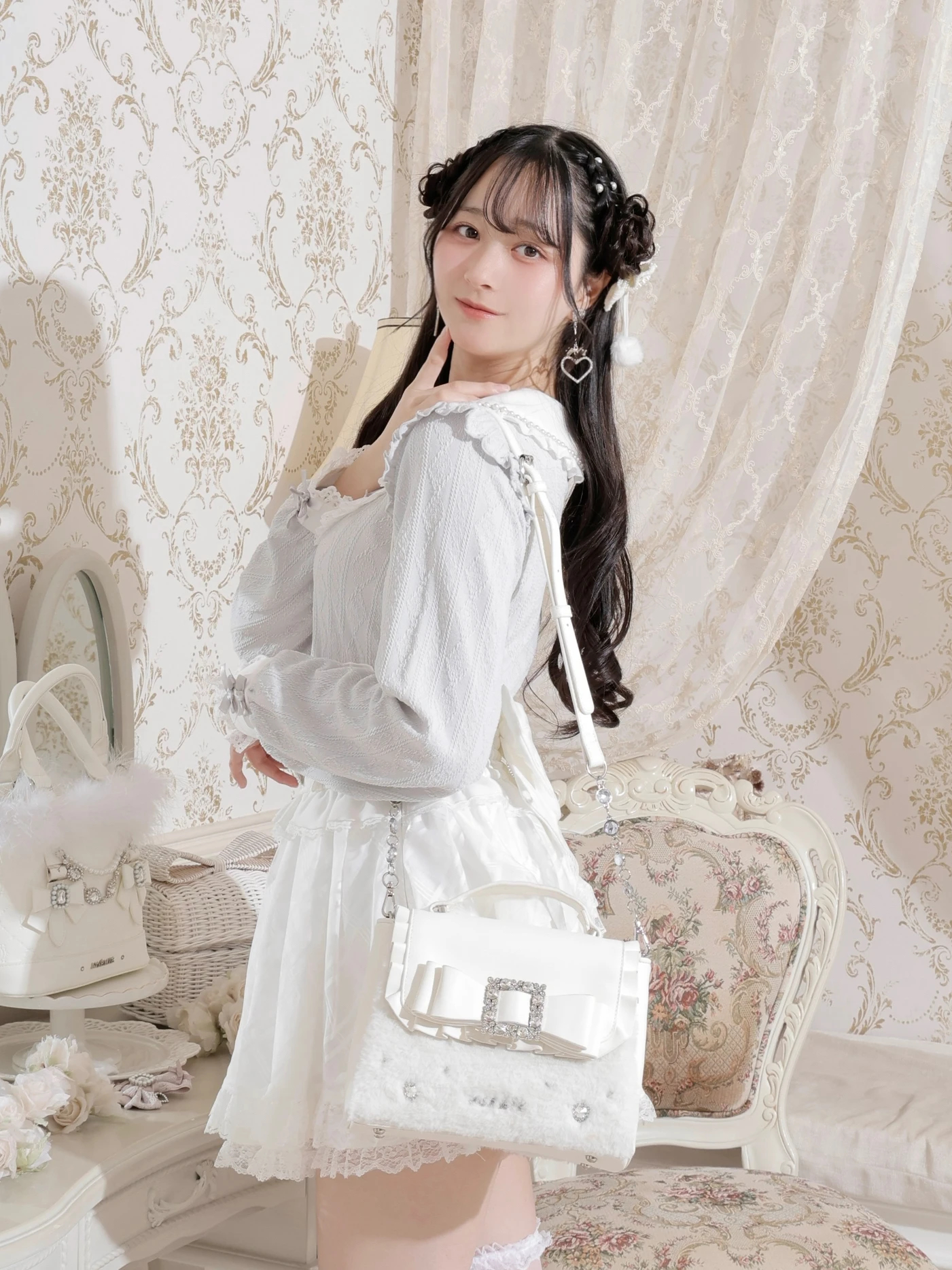 ハンドメイド☆キッズリボン☆ピンク☆ふわふわファーにビジュー付き