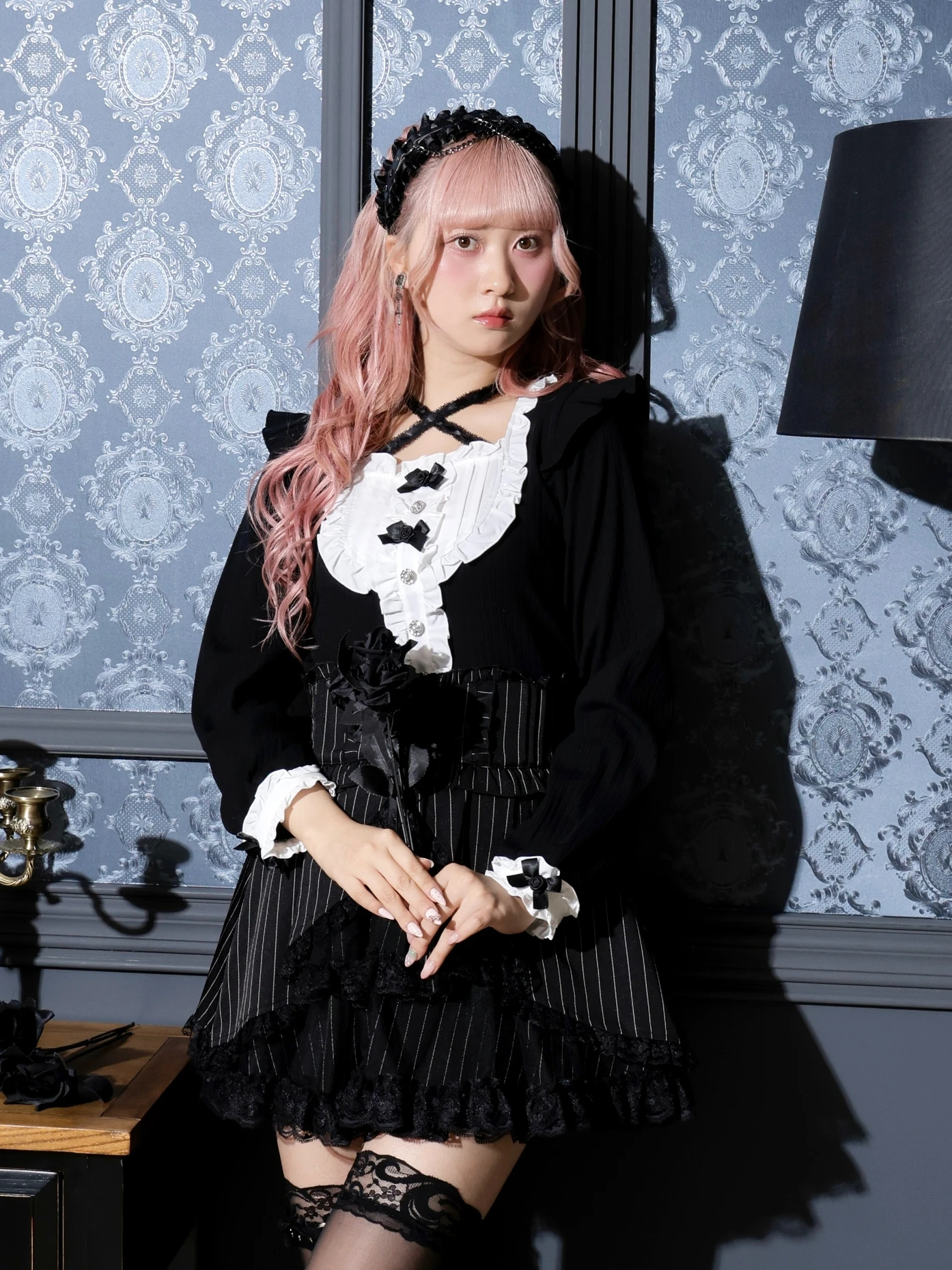 ゴシックローズチョーカーネックカットソー（カットソー・Tシャツ｜黒