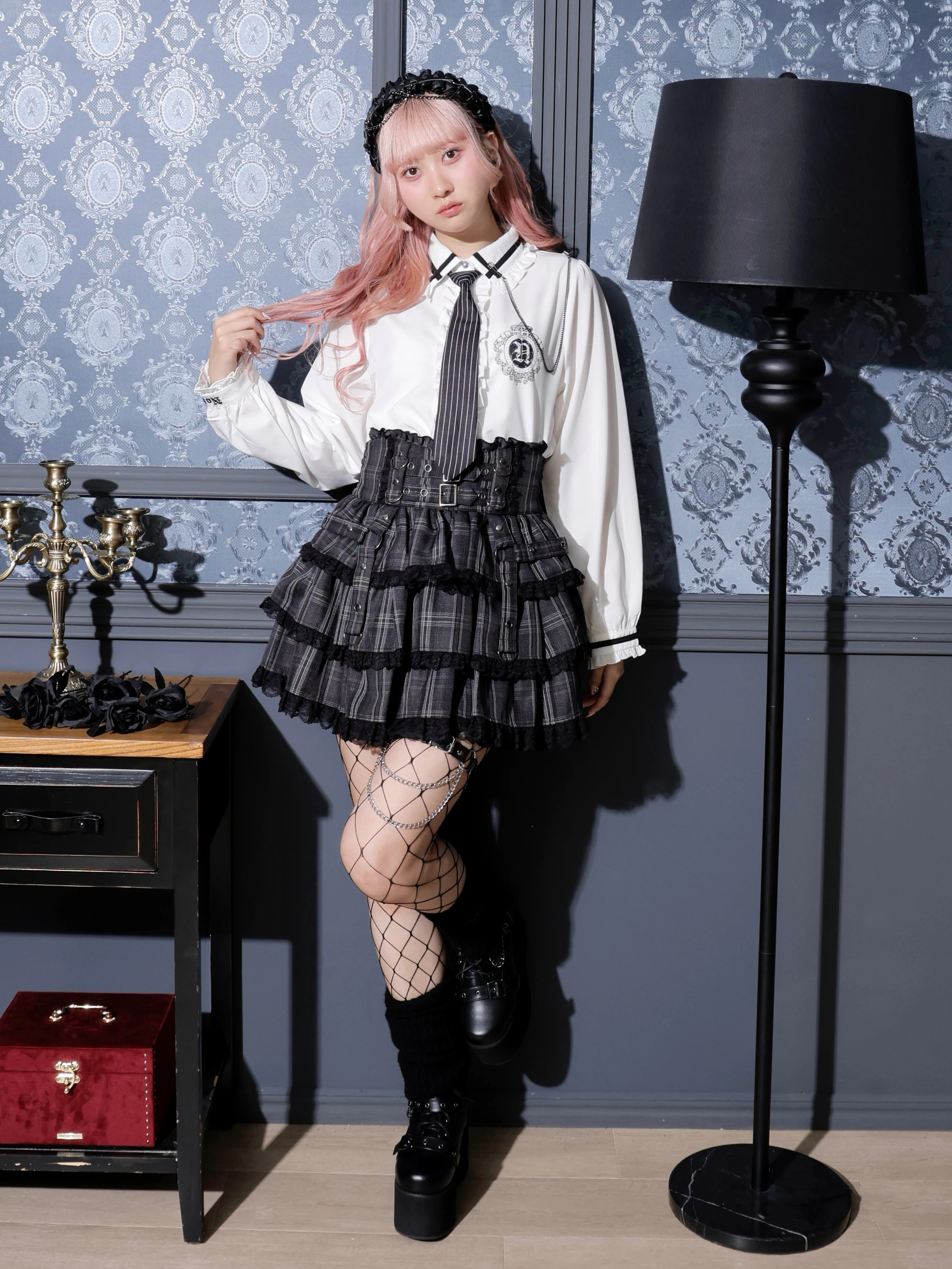 ゴシックストライプネクタイブラウス（シャツ・ブラウス｜オフホワイト