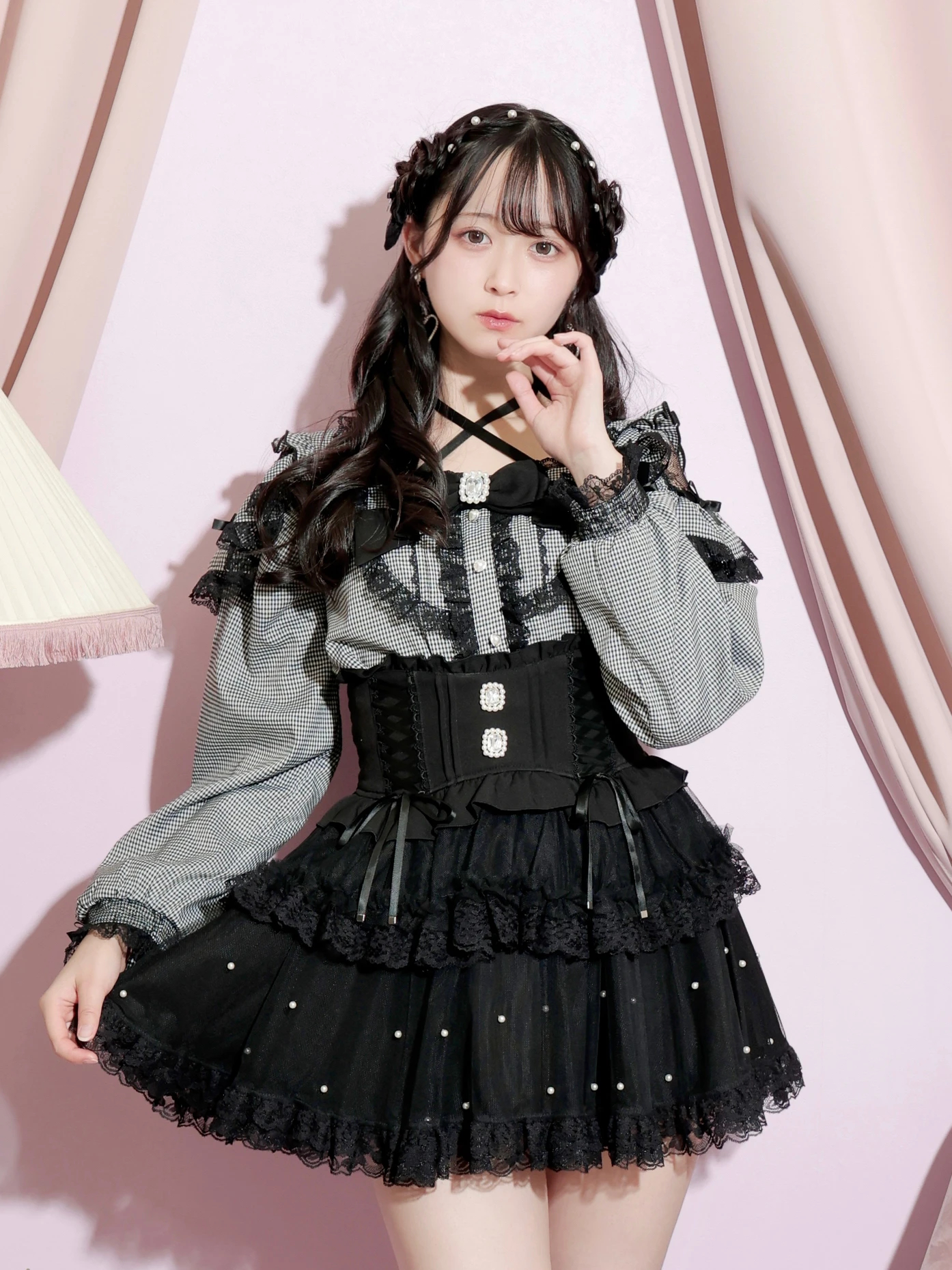 ビジューリボンチョーカーネックオープンショルダーブラウス（シャツ