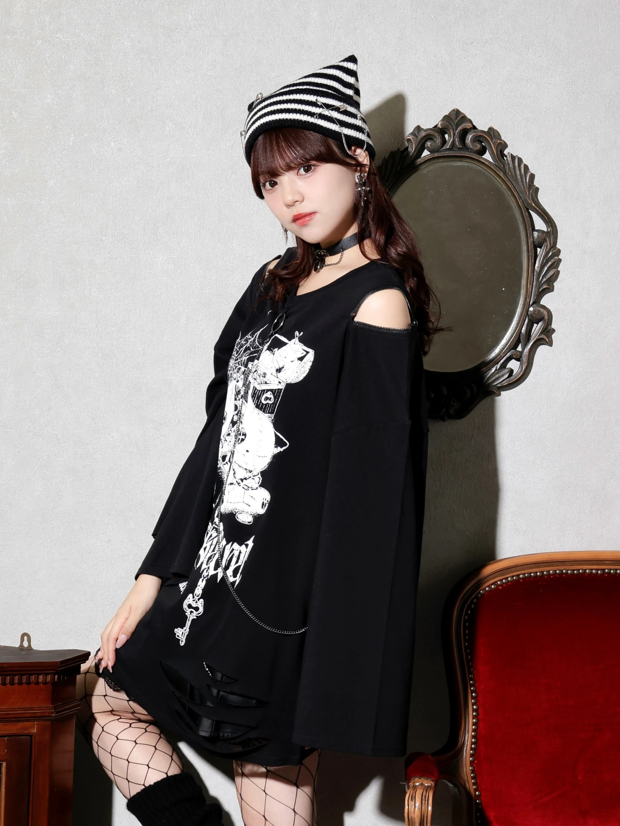 病みねこリングチェーンダメージユニセックスロングTシャツ