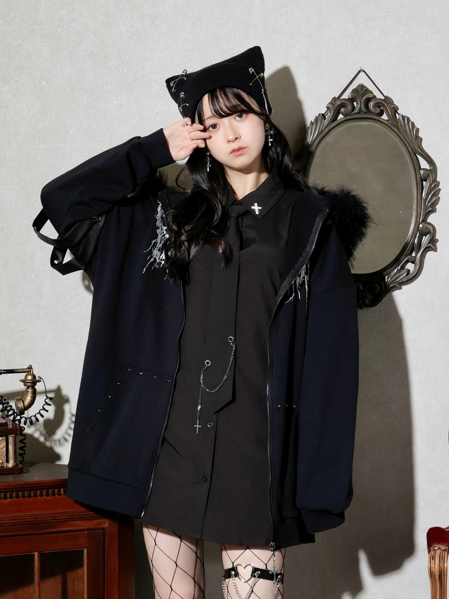 ブラックファーユニセックス裏毛ジップパーカー（パーカー｜黒・濃