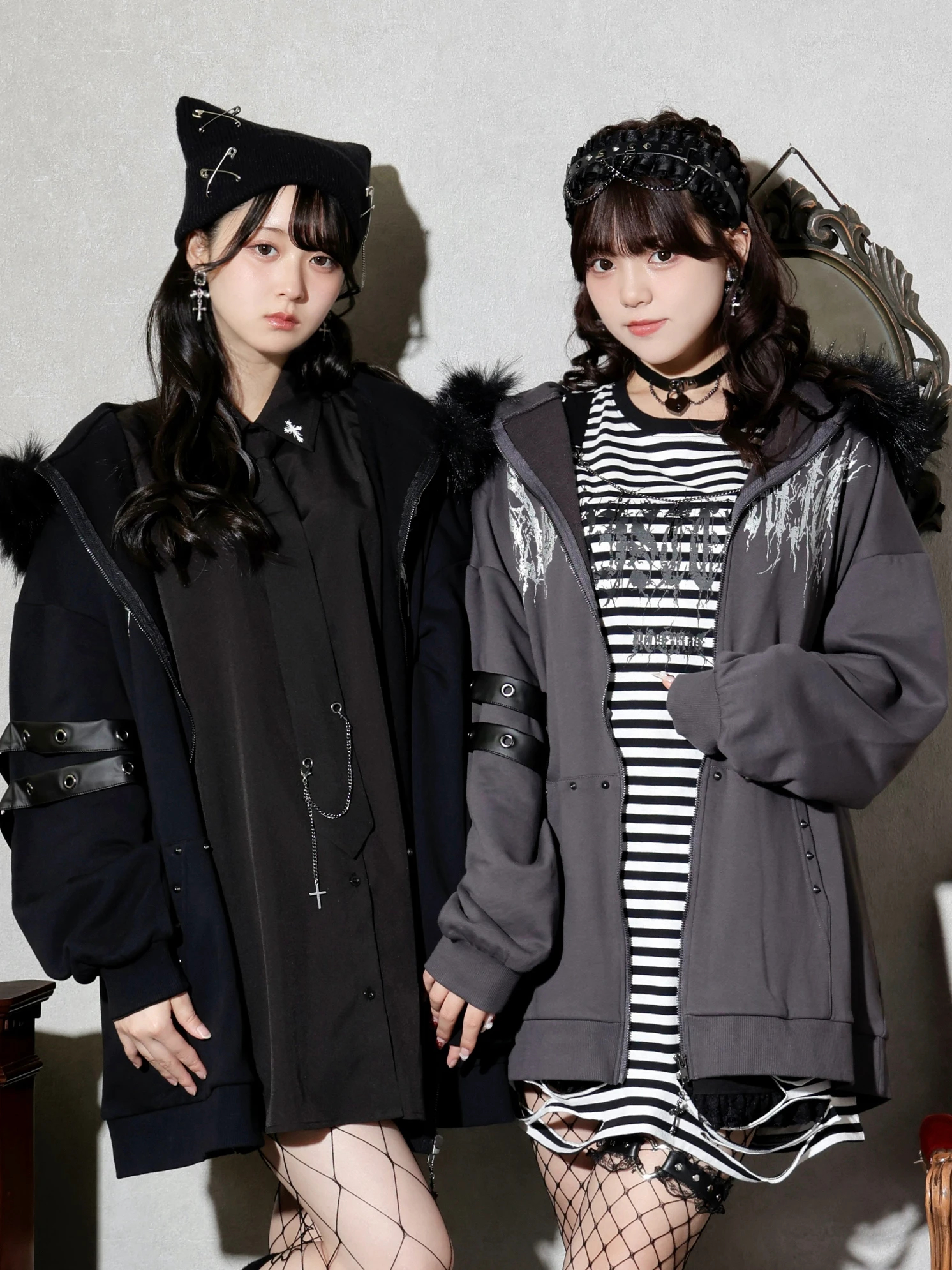 ブラックファーユニセックス裏毛ジップパーカー（パーカー｜黒・濃