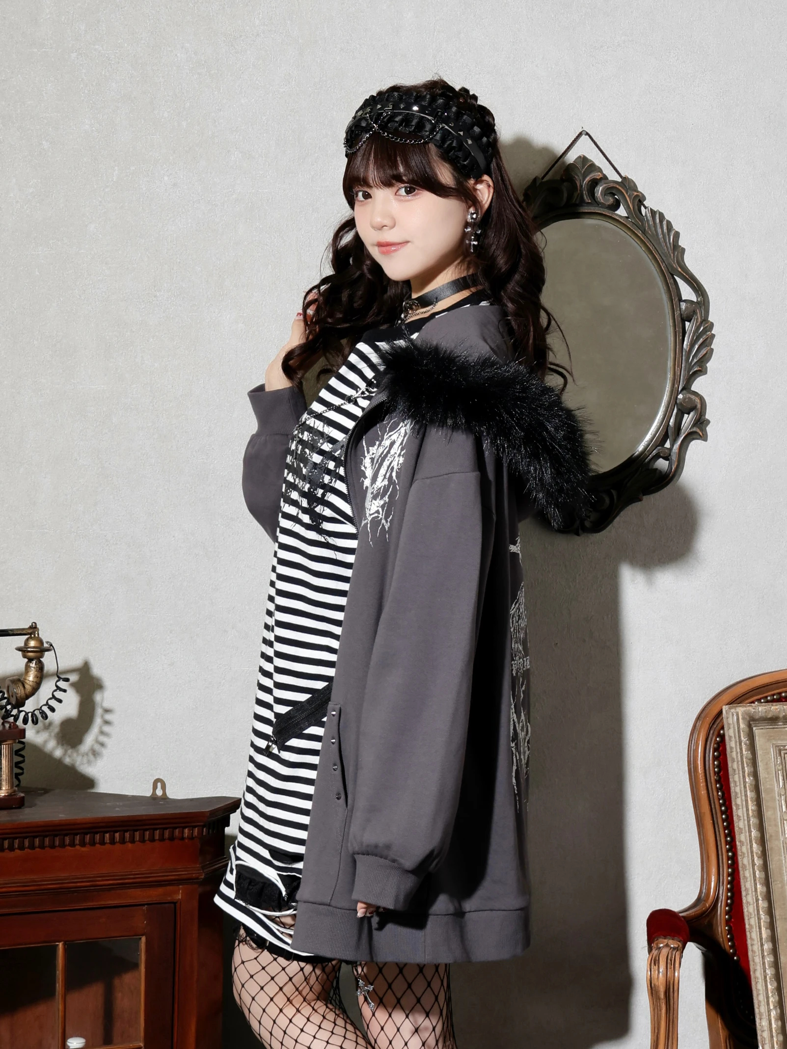 ブラックファーユニセックス裏毛ジップパーカー（パーカー｜黒・濃