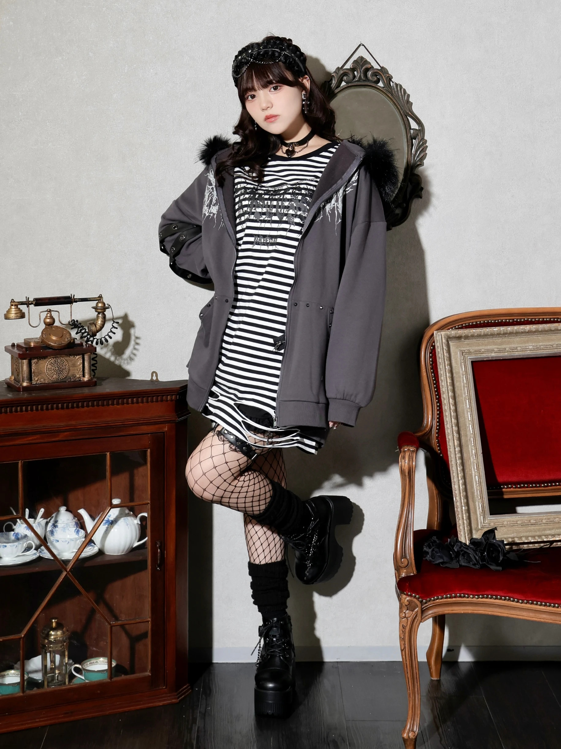 ブラックファーユニセックス裏毛ジップパーカー（パーカー｜黒・濃