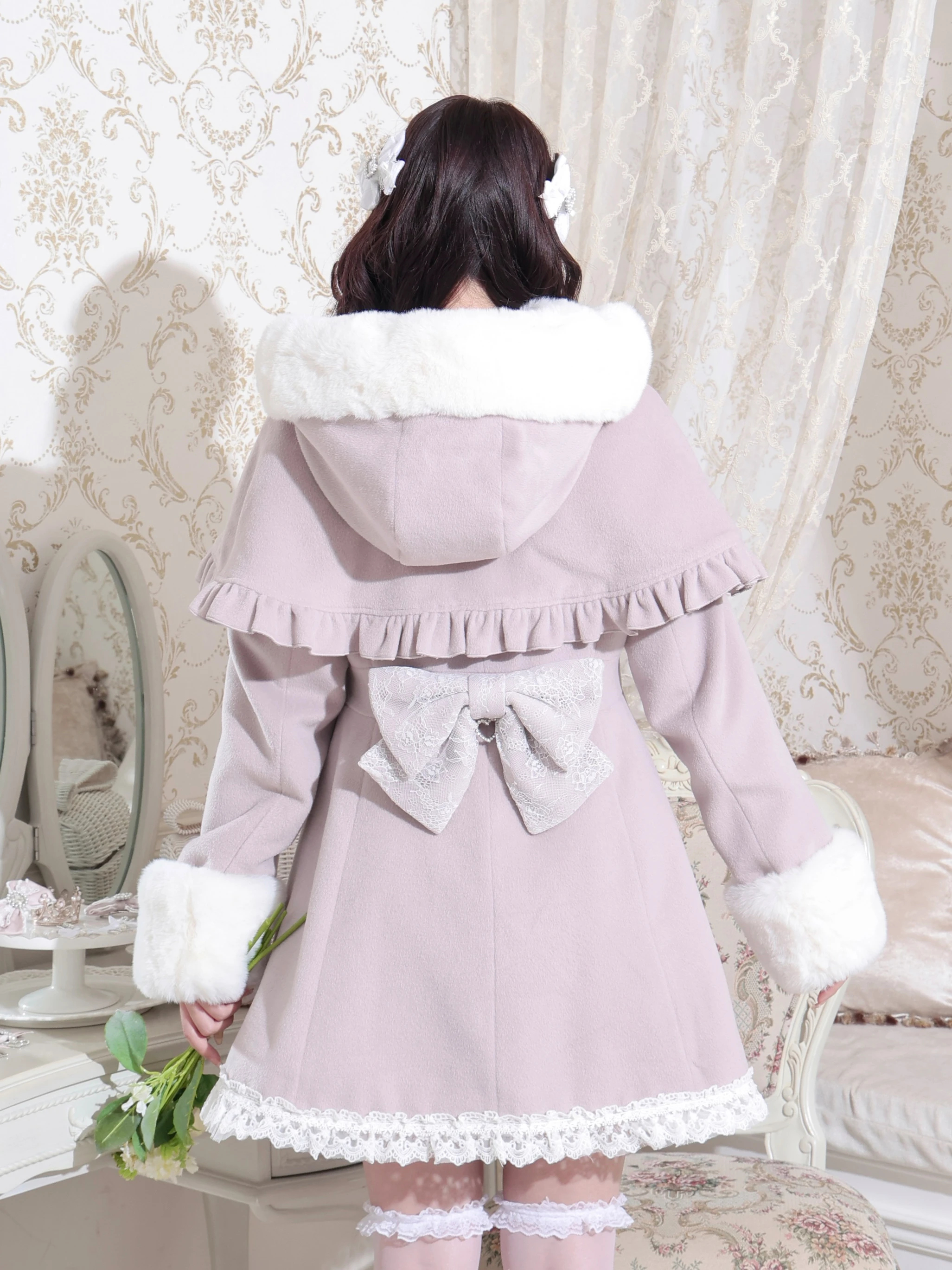 ケープフリルドーリーフレアコート（コート｜オフホワイト・ピンク・黒