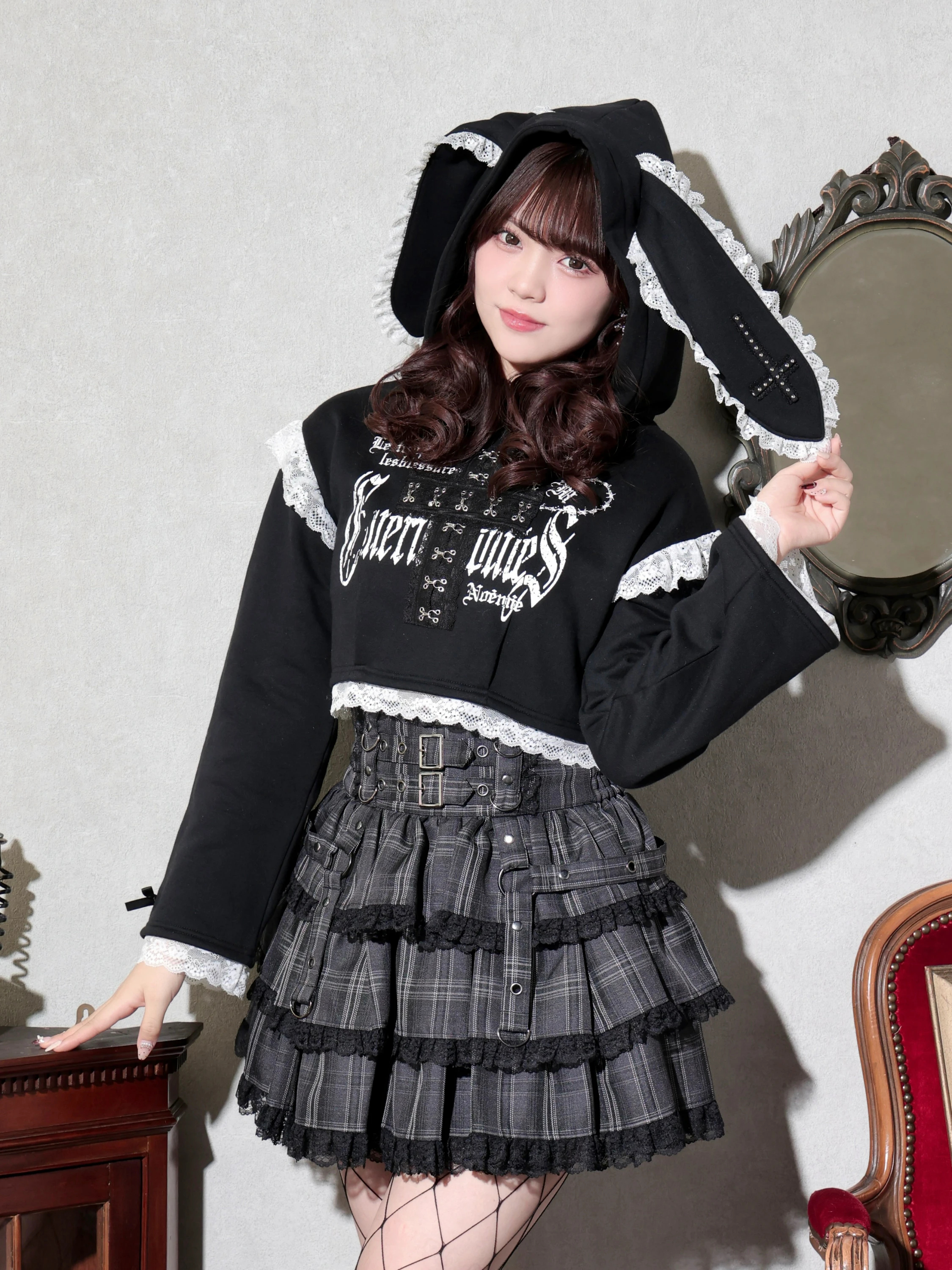 うさ耳ゴシッククロスショートパーカー（パーカー｜オフホワイト・黒