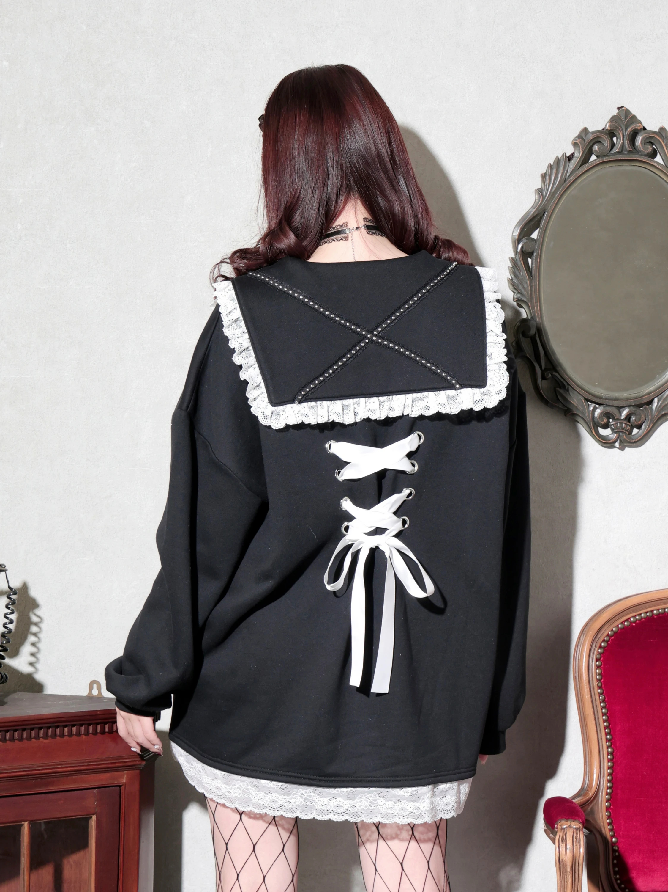 スタッズバックスピンドルセーラーチュニック（チュニック｜黒・赤