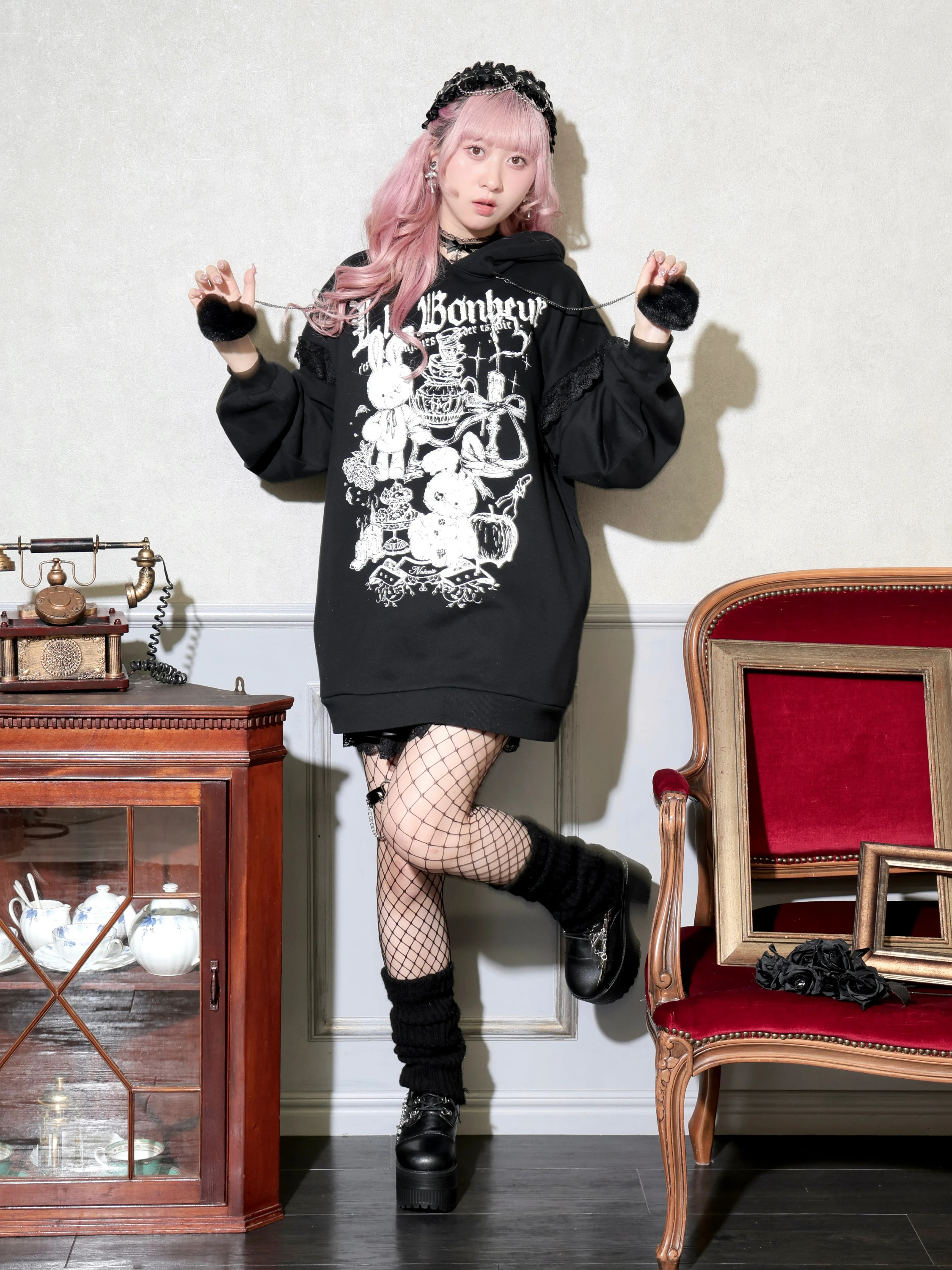 病みうさ耳付きハートぽんぽんパーカー（パーカー｜黒・ピンク